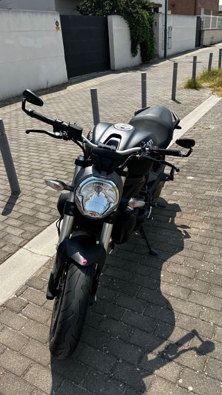 Ducati Monster 821 Dark Negra