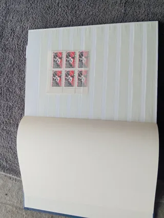 Lote sellos + álbum filatélico