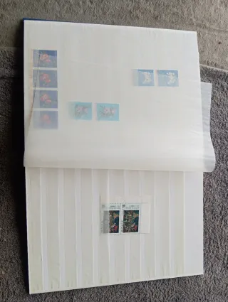 Lote sellos + álbum filatélico