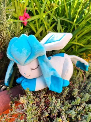 Glaceon Pokémon Sleeping Soft plush
