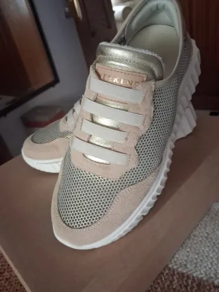 Tenis Pedro Miralles Beige y Dorado Mujer