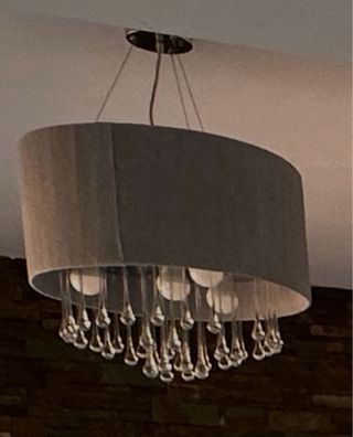 Lámpara de mesa gris con cristales