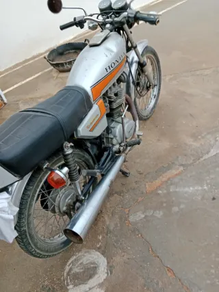 Moto Honda Clásica Carretera