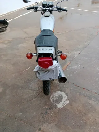 Moto Honda Clásica Carretera