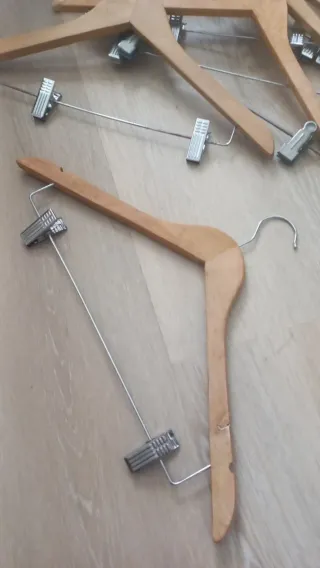 10 perchas con pinzas