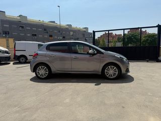 Peugeot 208 5P Signature 1.2L PureTech 60KW (82CV)