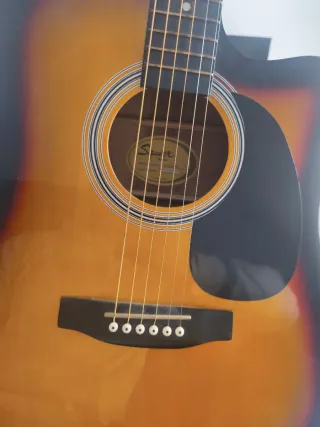 Guitarra Acústica con Afinador y Funda