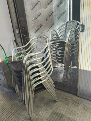 Sillas apilables metal y mimbre