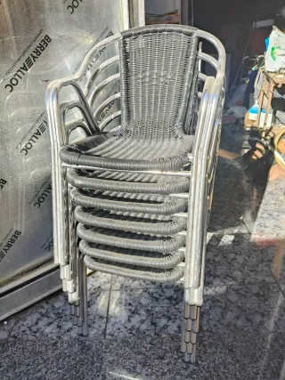 Sillas apilables metal y mimbre