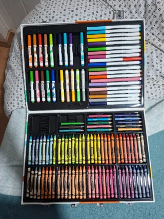 Maletín rotuladores, ceras y lápices de colores