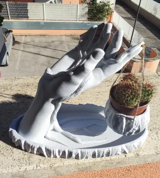 Mano porta vaso sospeso decorazione