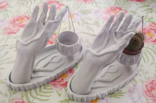 Mano porta vaso sospeso decorazione