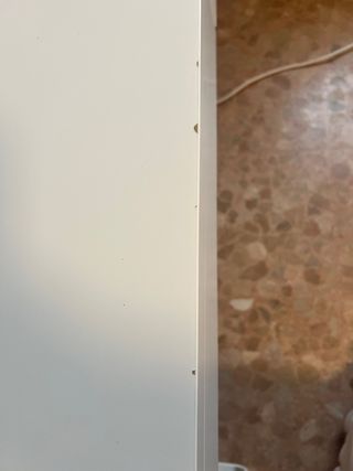 Escritorio blanco con cajones