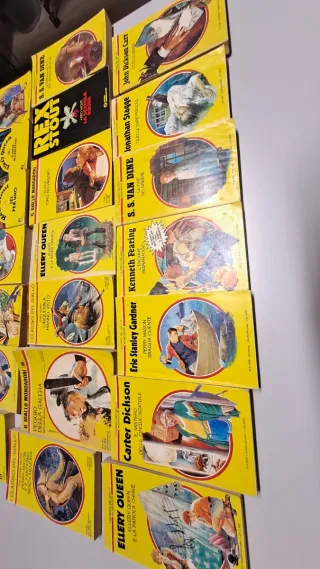 Lotto di 21 libri Gialli Mondadori.