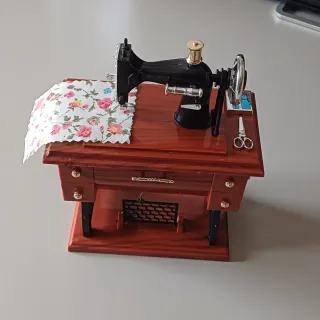 Caja de música máquina de coser vintage