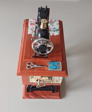 Caja de música máquina de coser vintage