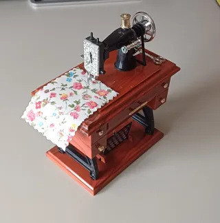 Caja de música máquina de coser vintage