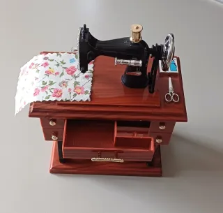 Caja de música máquina de coser vintage
