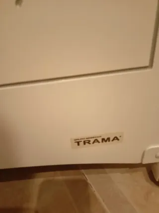 Cuna de bebé con grabado de oso