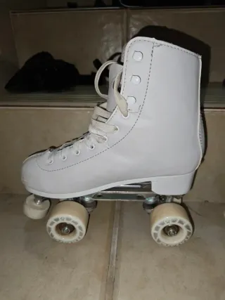 Patines de 4 ruedas blancos
