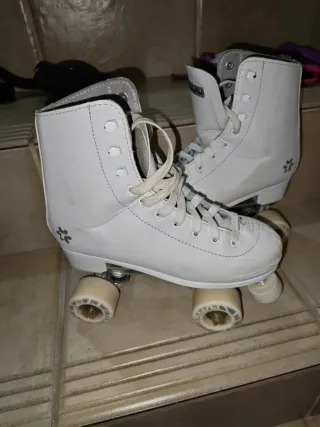 Patines de 4 ruedas blancos