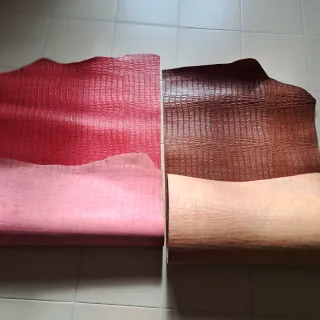 Retales Piel Rojo y Marrón Grabados.