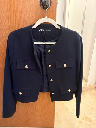 Chaqueta Zara tipo Chanel azul