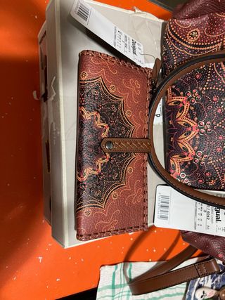 Bolso Desigual piel nuevo ,mas cartera a juego.