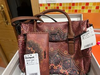 Bolso Desigual piel nuevo ,mas cartera a juego.