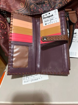 Bolso Desigual piel nuevo ,mas cartera a juego.