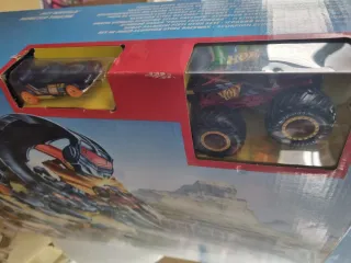 Hot Wheels Monster Trucks Scorpion Sting Raceway