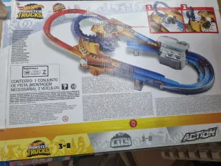Hot Wheels Monster Trucks Scorpion Sting Raceway