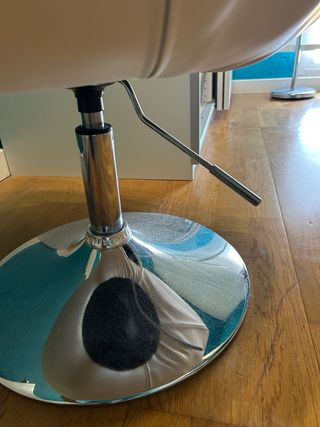 Taburete giratorio elevable púrpura y blanco