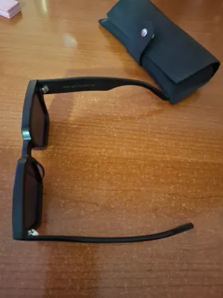 Occhiali da sole Leziff neri con custodia