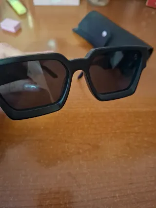 Occhiali da sole Leziff neri con custodia