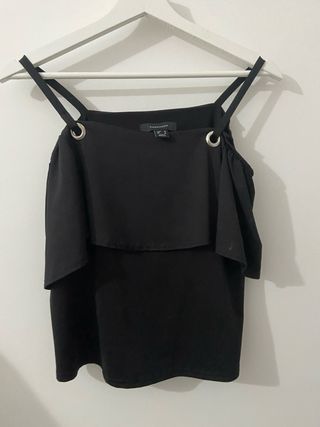 Top negro fiesta con tirantes y ojales