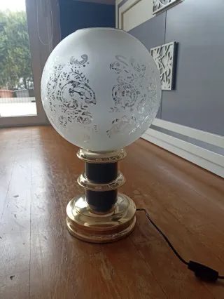 Lámpara de mesa latón y cristal