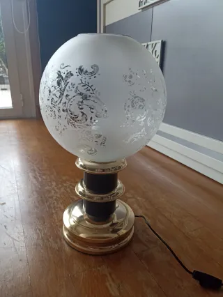 Lámpara de mesa latón y cristal