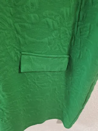 Vestido Zara verde con bolsillos figurados