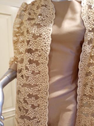 Vestido y abrigo cóctel ceremonia beige/oro