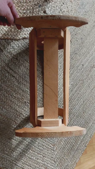 Cuna mecedora de muñecas de madera