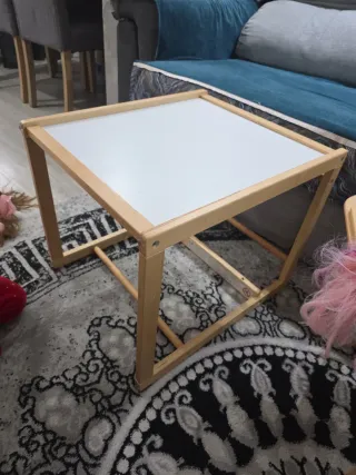 Trona de madera con cojín