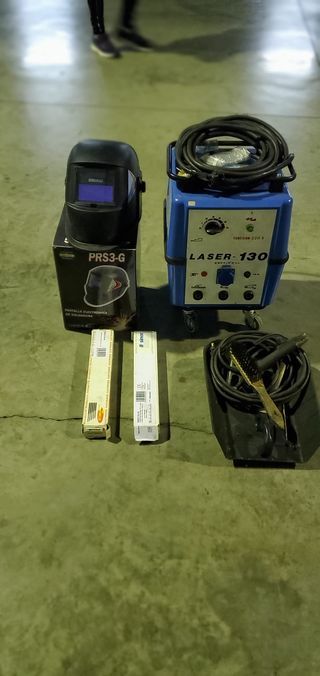 Soldadora, accesorios, dos paquetes de electrodos