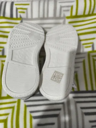 Sapato infantil branco novo