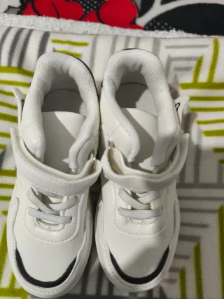 Sapato infantil branco novo