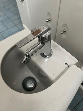 Bidé Roca con grifería