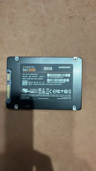 2x SSD Samsung 860 EVO 250GB + 840 EVO