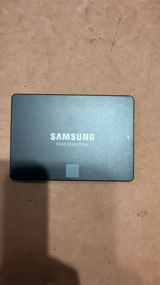 2x SSD Samsung 860 EVO 250GB + 840 EVO