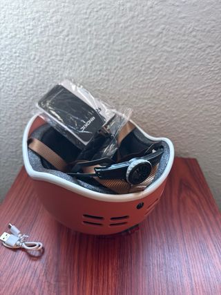 Casco patinete con luz LED y USB talla 55