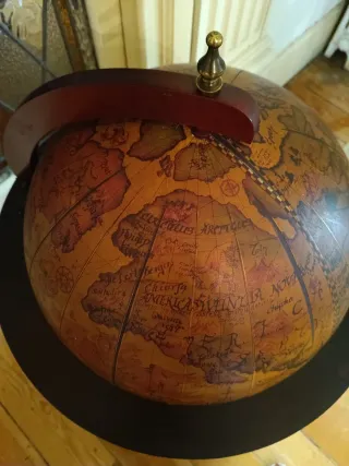 Mueble bar bola del mundo. Precio negociable